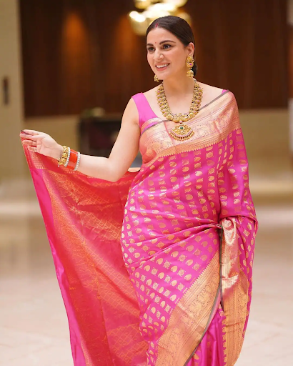 Pick saree as your vacation outfit - Dream Team Promos