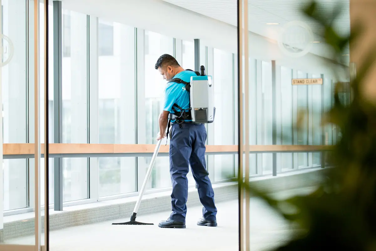 How Commercial Carpet Cleaning Services Can Keep Your Business Running Smoothly - Dream Team Promos