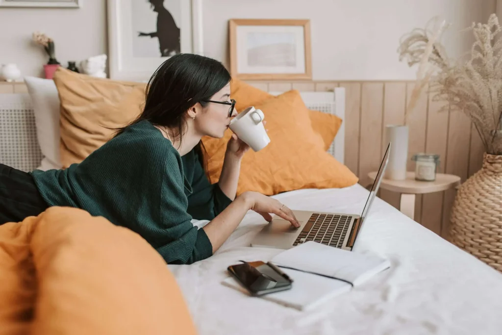 Weighing the Pros and Cons of Working While Studying