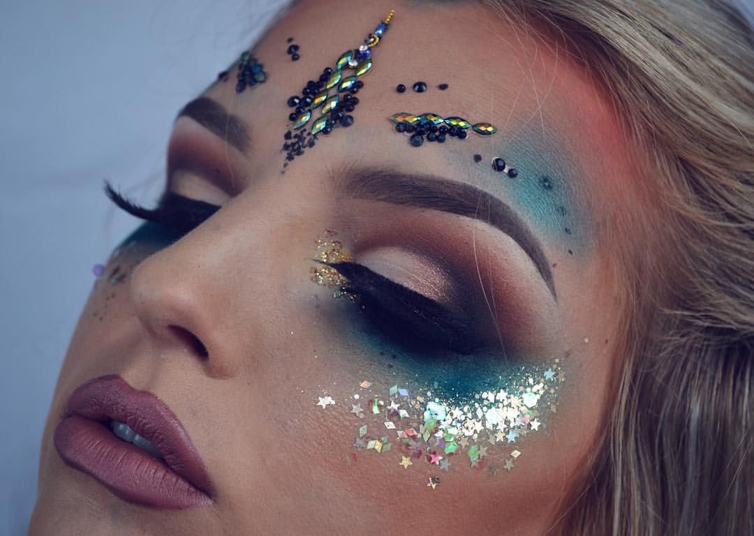 GLITTER 90’s MAKEUP TRENDS 2023