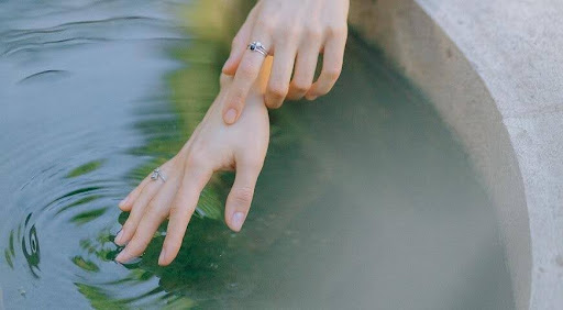 Blue Beauty on Your Modern Ring