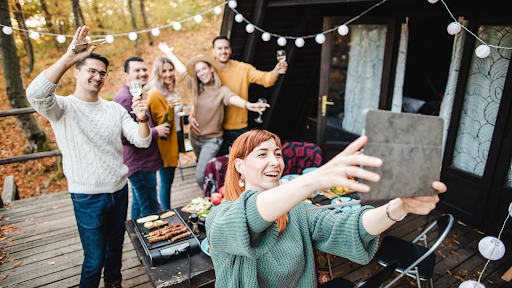 6 Fun Virtual Retirement Party Ideas for a Memorable Send-Off