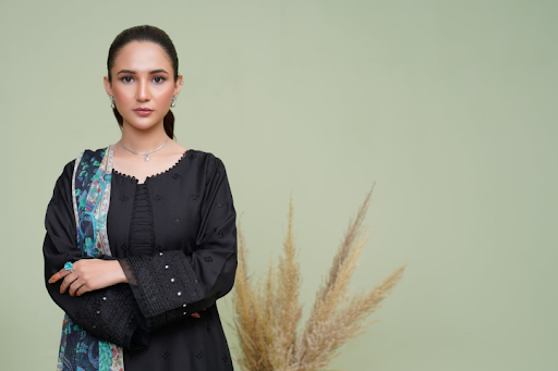 Embracing Elegance Through Pakistani Clothing Brands